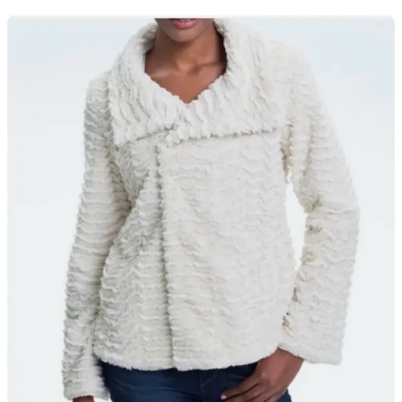 PATAGONIA WOMENS PELAGE FAUX FUR JACKET CREAM WHITE COLOR - Picture 2 of 11